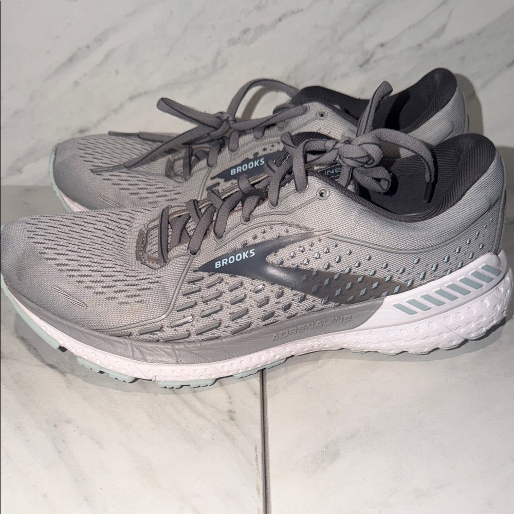 Brooks Adrenaline 21 Gray Running Shoes
